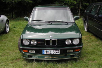 4 дв. седан 535i  218 / 5500 5МКПП с 1985 по 1988 BMW 5 серия E28