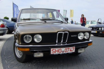 4 дв. седан 525 150 / 5800 4МКПП с 1974 по 1981 BMW 5 серия E12