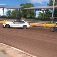 Дрифт-дуэль BMW M235i купе и кроссового мотоцикла