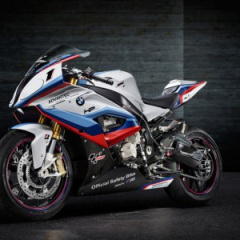 BMW S1000RR стал мотоциклом безопасности MotoGP 2015