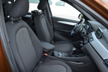 Проверка состояния, замена щеток и регулировка угла стеклоочистителей BMW X1 серия F48