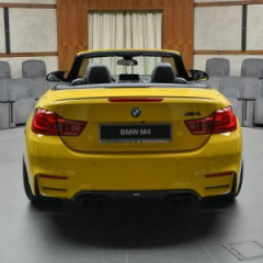 Кабриолет М4 от BMW в уникальном жёлтом цвете Speed Yellow у официального дилера