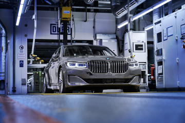 Топовая модель BMW 7 серии LCI запущена в серию в Дингольфинге BMW 7 серия G11-G12