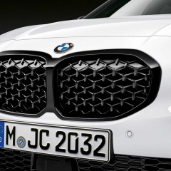 Гибридная версия BMW M140e M Performance с общей мощностью в 400 л.с.