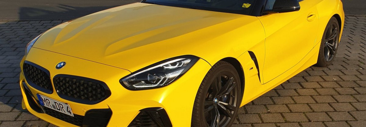 BMW Z4 M40i в пленке Gloss Bright Yellow
