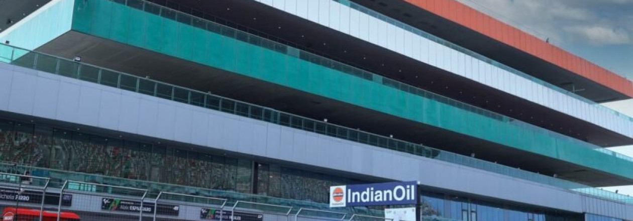 Автомобили безопасности BMW M2, M3 Touring, M5 CS приняли участие в индийском этапе MotoGP 2023 года