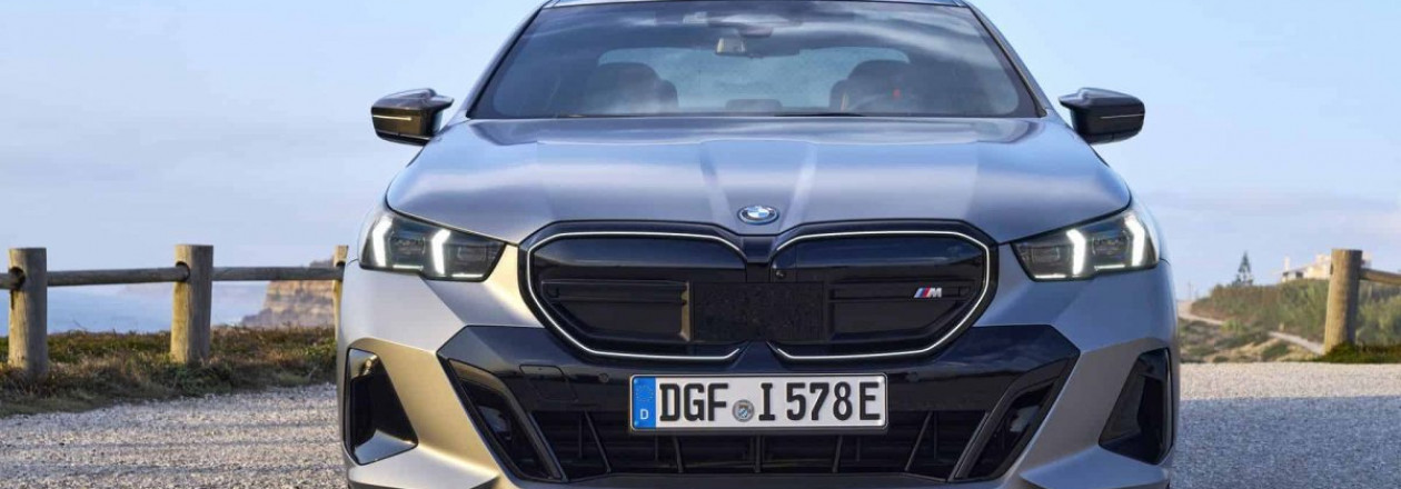 BMW отзывает модели i5 2024 из-за проблем со звуковым предупредительным сигналом