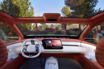 BMW оценивает экран для пассажира спереди в новых автомобилях