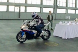 Фокус на мотоцикле BMW :: BMW Мир BMW BMW AG