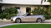Девушка тестирует BMW 6 series Coupe 2011 BMW 6 серия F12-F13