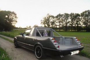 В Германии продают уникальный пикап BMW :: BMW 7 серия E32