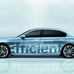 BMW покажет в Париже гибридную "семерку"