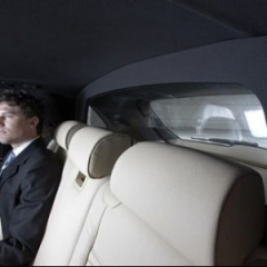Компания BMW защитила внедорожник X5 от выстрелов из "Калашникова"