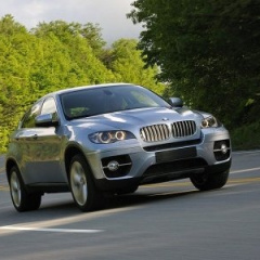 BMW официально представила серийные гибриды 7-Series и X6
