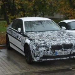 Первые снимки интерьера нового BMW 5-й серии