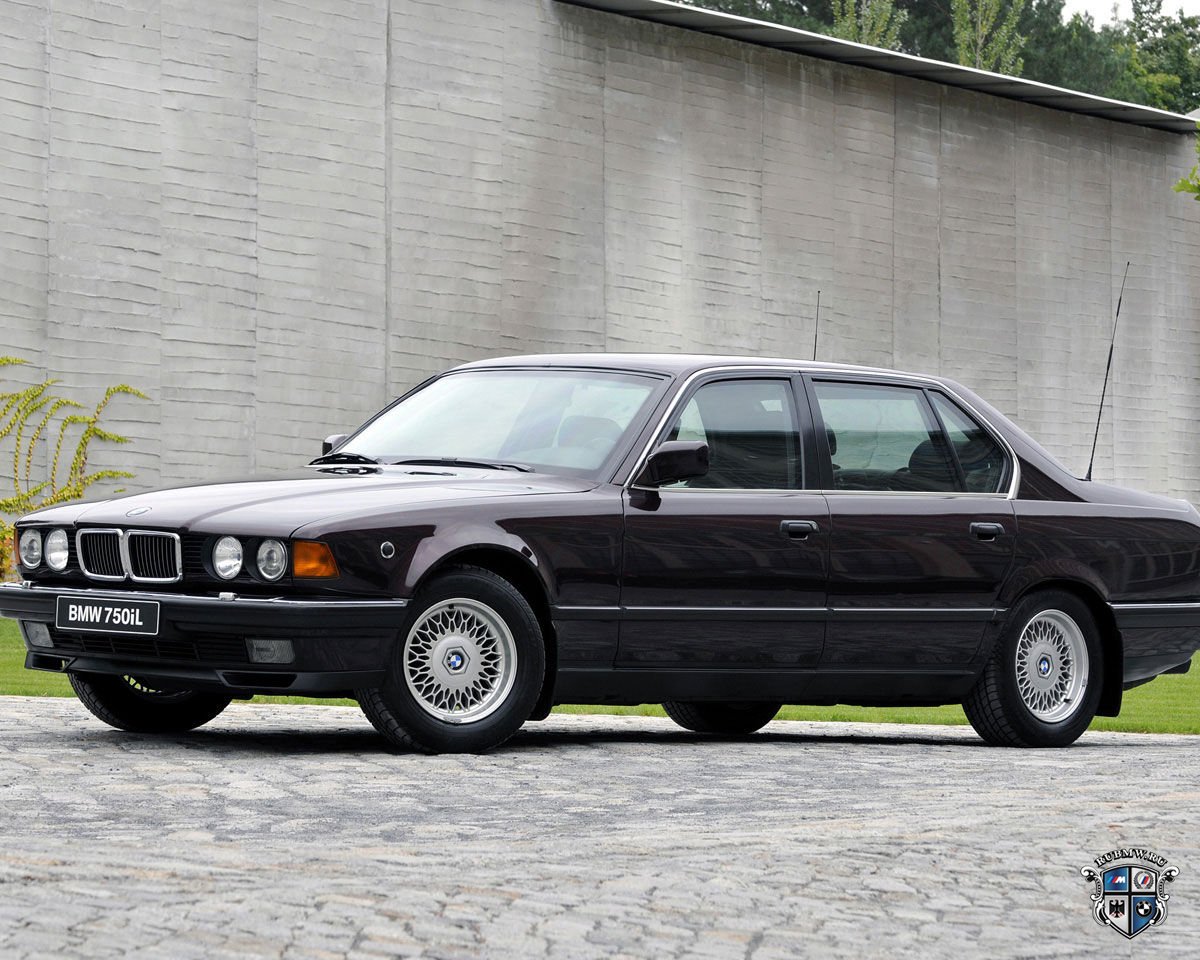 BMW 7 серия E32