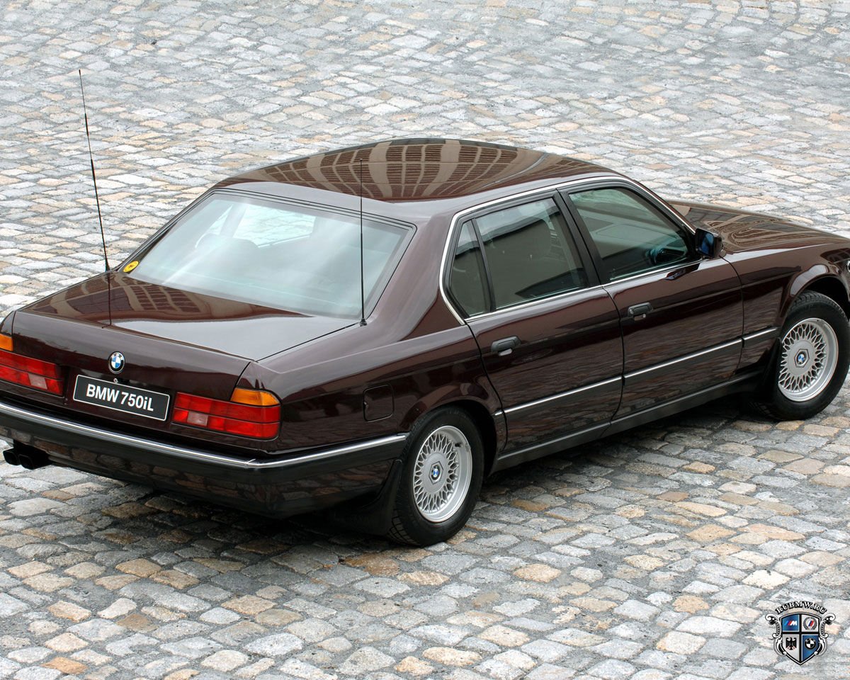 BMW 7 серия E32