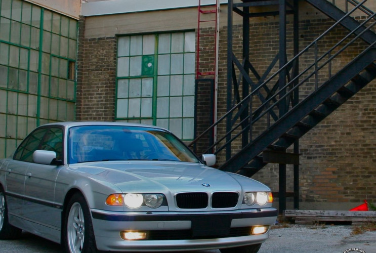 Как заказать уникальную курсовую работу по автомобильной промышленности BMW 7 серия E38