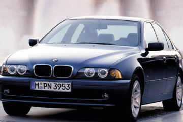 BMW E60 535i JB+ vs BMW E39 M5 BMW 5 серия E39