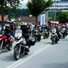 BMW Motorrad собирает друзей