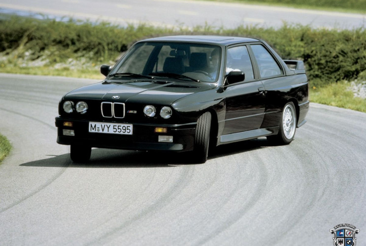 Как заказать уникальную курсовую работу по автомобильной промышленности BMW 3 серия E30