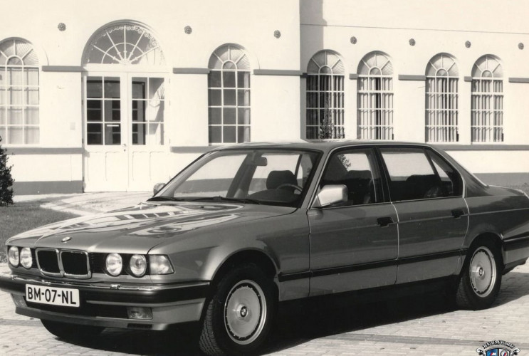 Как заказать уникальную курсовую работу по автомобильной промышленности BMW 7 серия E32