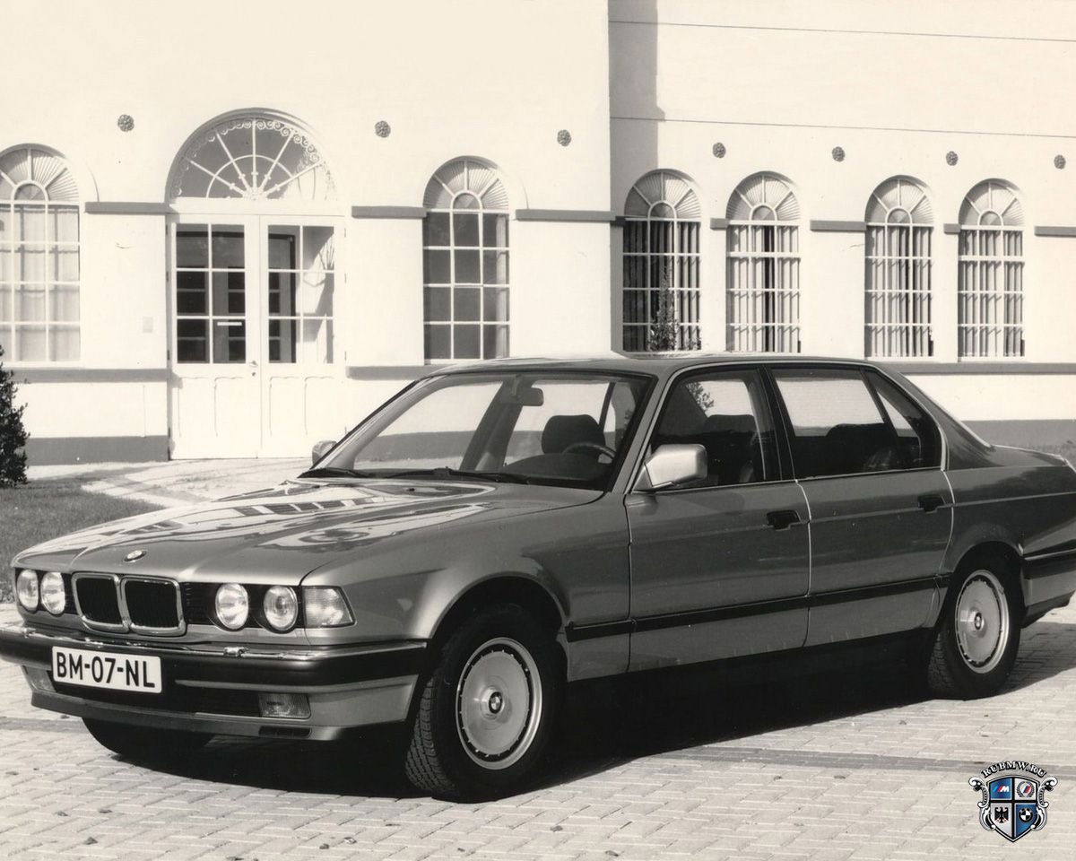 BMW 7 серия E32