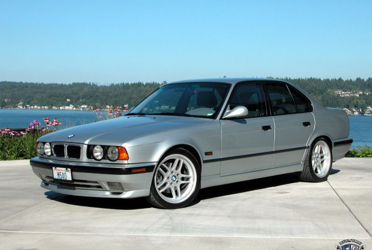 Как заказать уникальную курсовую работу по автомобильной промышленности BMW 5 серия E34