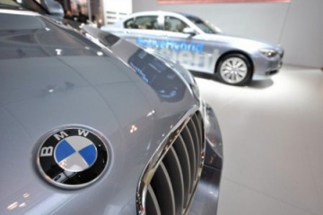 BMW испытывает переднеприводный автомобиль BMW Мир BMW BMW AG