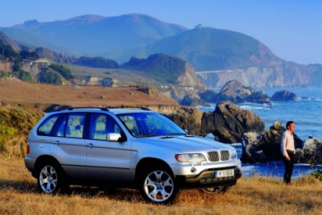 BMW X5 4.6is. Проезд на красный BMW X5 серия E53-E53f