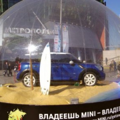 В Москве соорудили огромные макеты MINI Countryman