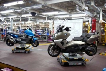 Исторический момент на заводе BMW Motorrad в Берлине BMW Мир BMW BMW AG