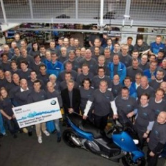 Исторический момент на заводе BMW Motorrad в Берлине