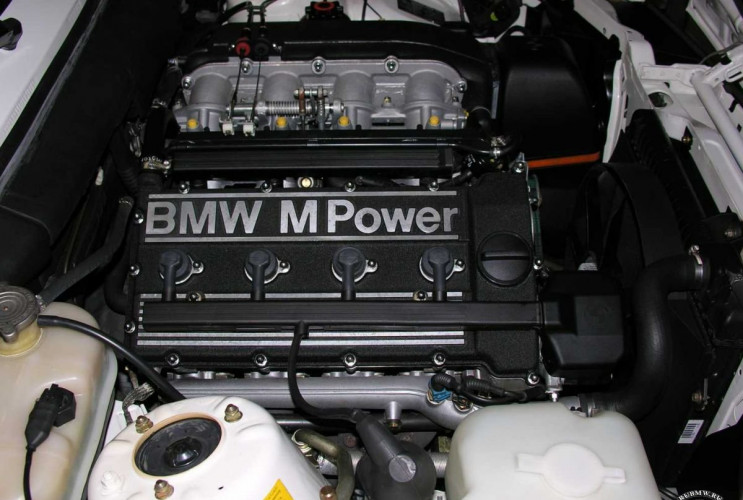 Как заказать уникальную курсовую работу по автомобильной промышленности BMW 3 серия E30