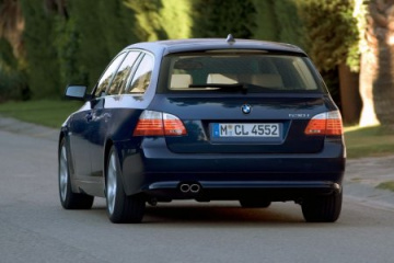 Хлопок в задней части BMW 5 серия E60-E61