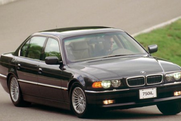 BMW 7 Серии. BMW 745Li: портрет на фоне пагод. BMW 7 серия E38