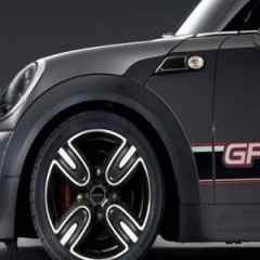 Станет ли MINI John Cooper Works GP самым быстрым и легким в истории бренда?