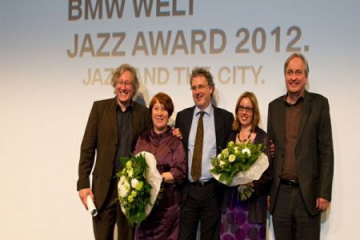 Кто стал обладателем премии BMW Welt в области джаза 2012 г.? BMW Мир BMW BMW AG