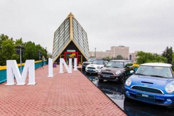 Громкая премьера на российском рынке: 2-местный MINI Roadster BMW Всё о MINI COOPER Все MINI
