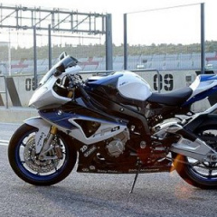 Премьера суперспорт-мотоцикла BMW