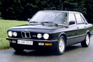 4 дв. седан 520i  125 / 5800 5МКПП с 1981 по 1985 BMW 5 серия E28