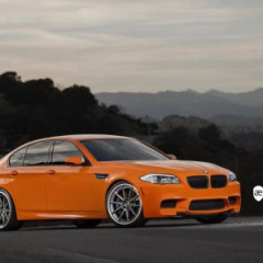 BMW M5 в кузове F10 цвета Valencia Orange