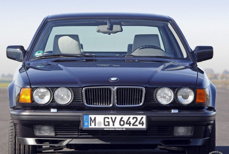 Как заказать уникальную курсовую работу по автомобильной промышленности BMW 7 серия E32