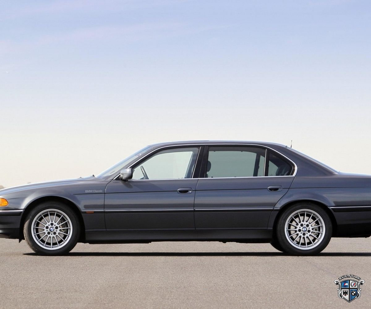 BMW 7 серия E38