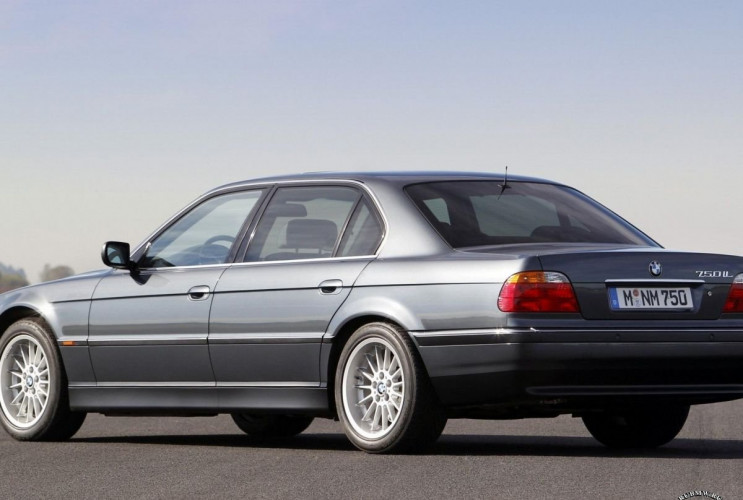 Как заказать уникальную курсовую работу по автомобильной промышленности BMW 7 серия E38