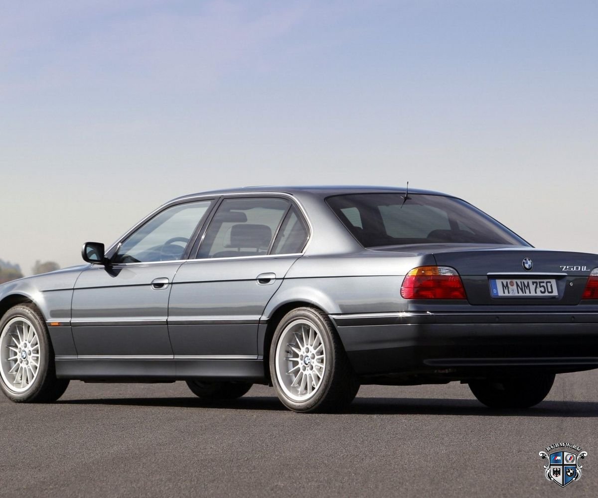 BMW 7 серия E38