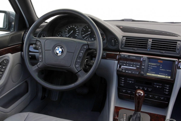 Как заказать уникальную курсовую работу по автомобильной промышленности BMW 7 серия E38