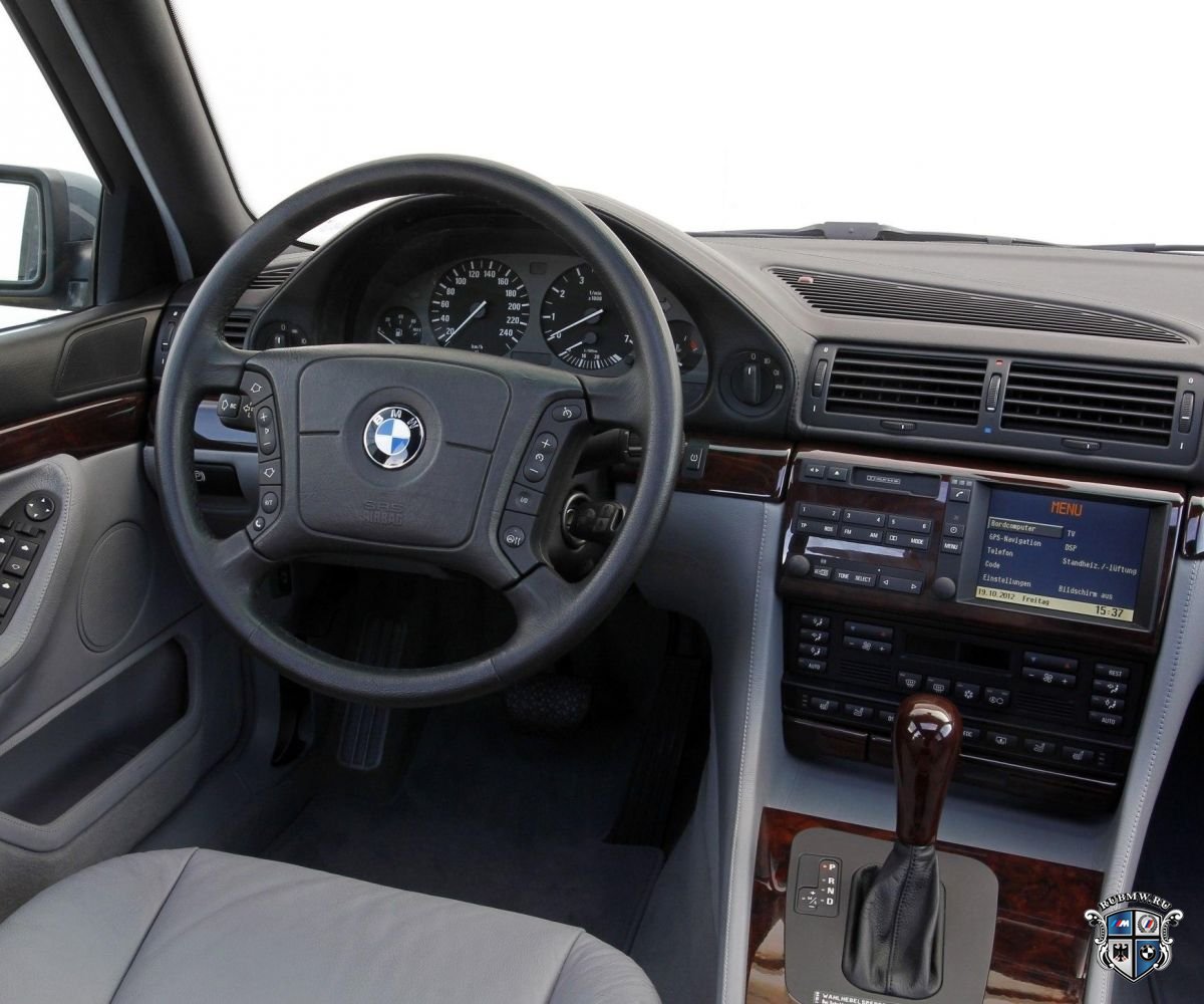 BMW 7 серия E38