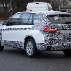 Шпионские фото салона прототипа BMW X5 нового поколения