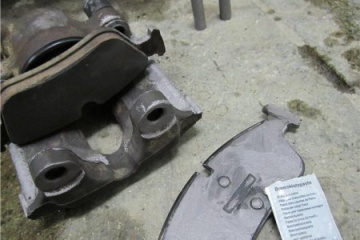 Руководство по ремонту суппорта и замене поршня на BMW 318i